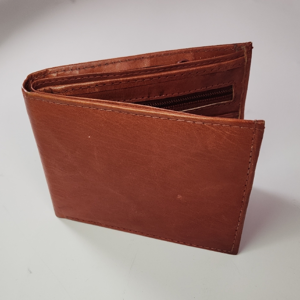 Gold Coast Leathet Billfold With Zipper Compartments EUC